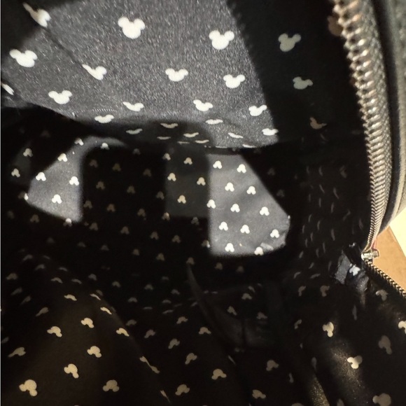 Loungefly x Disney Minnie Mouse Quilted Velvet Bow Mini Backpack - Picture 4 of 6